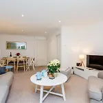 Modern Mews House With Free Parking Space, And Patio By Huluki Sussex Stays