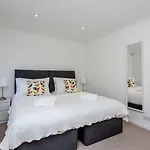 Modern Mews House With Free Parking Space, And Patio By Huluki Sussex Stays